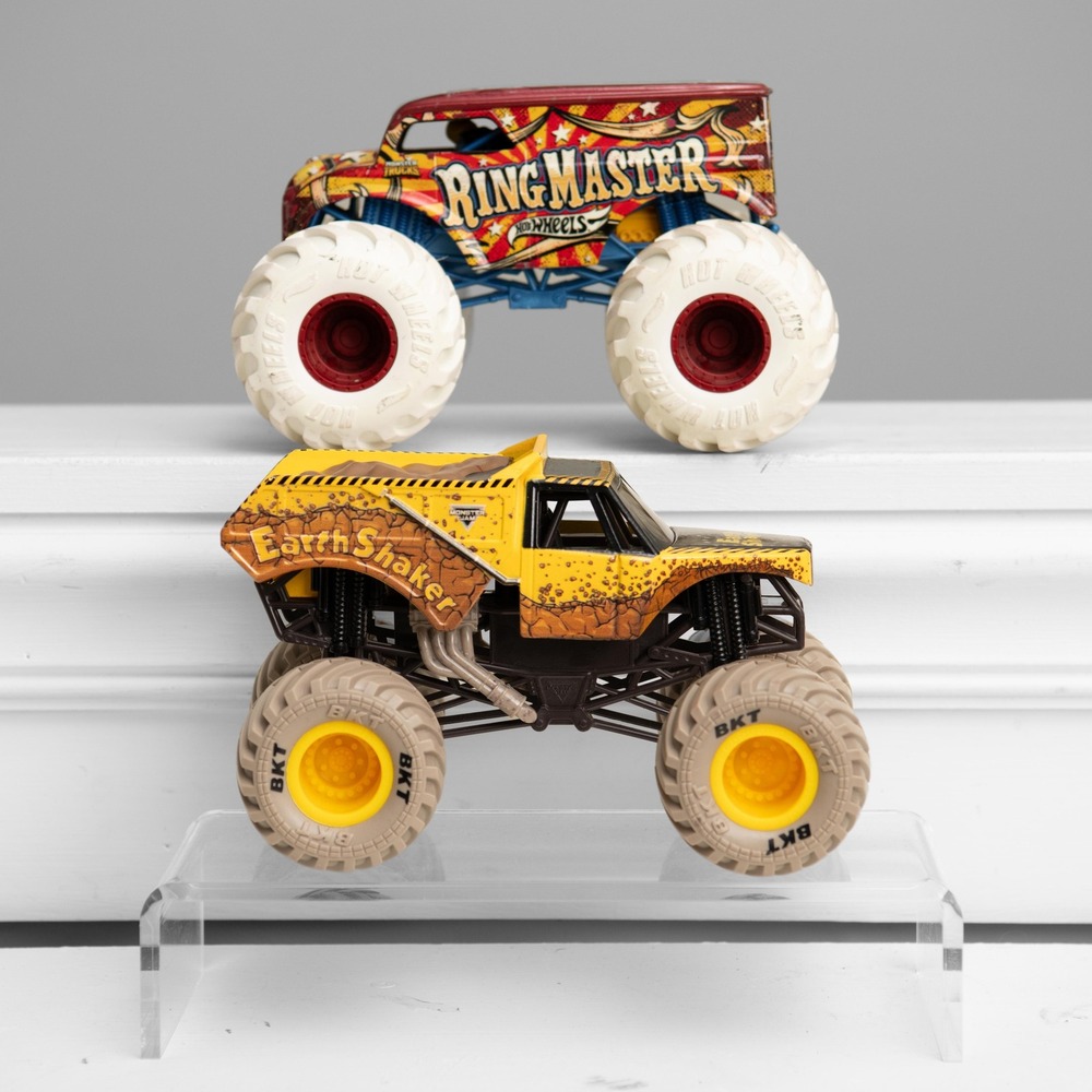 Hot Wheels BKT Monster Jam Large 1:24 Scale Diecast EarthShaker and Ringmaster